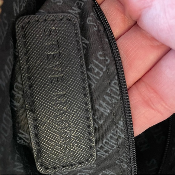 Steve Maden floral purse with gold tone hardware - Picture 5 of 11